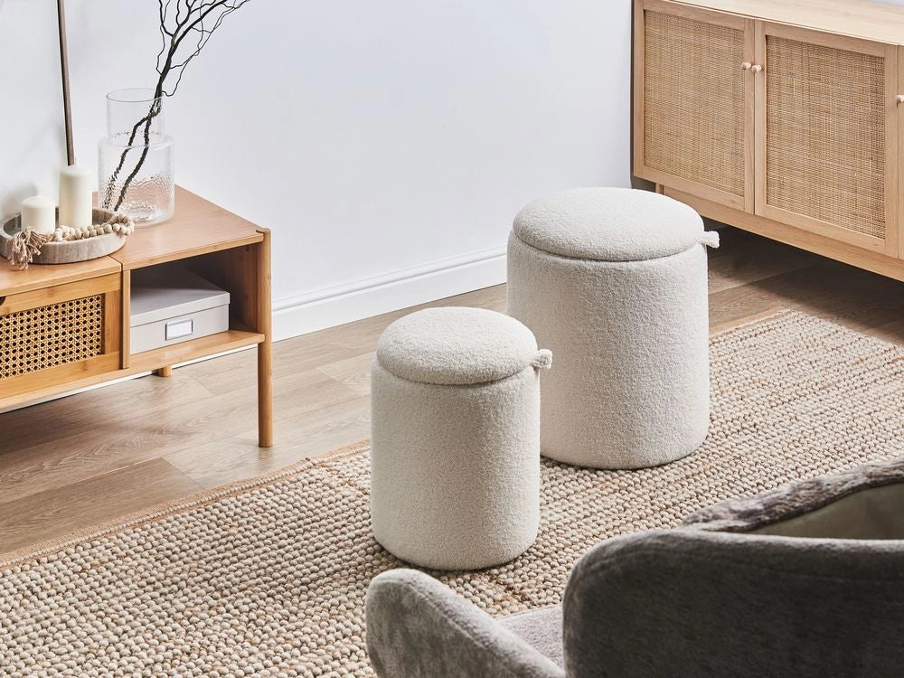 Set di 2 pouf contenitore, rivestiti in tessuto bouclé bianco sporco design rotondo e imbottito Ottomani moderni