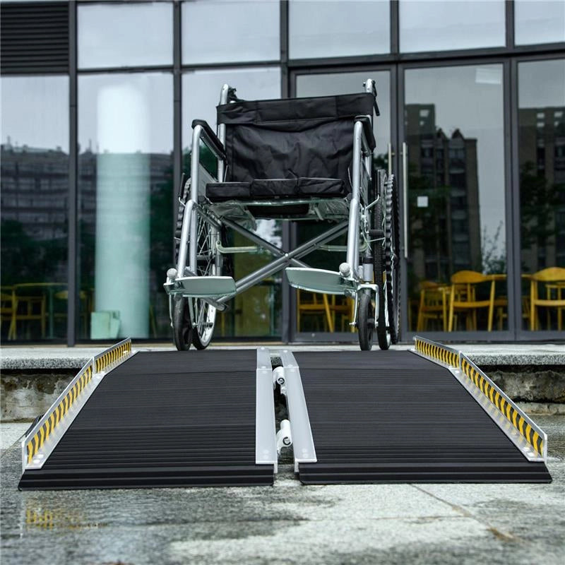 RAMPA PER SEDIA A ROTELLE PIEGHEVOLE E ANTISCIVOLO IN ALLUMINIO, 152X73CM, CAPACITÓ 272KG