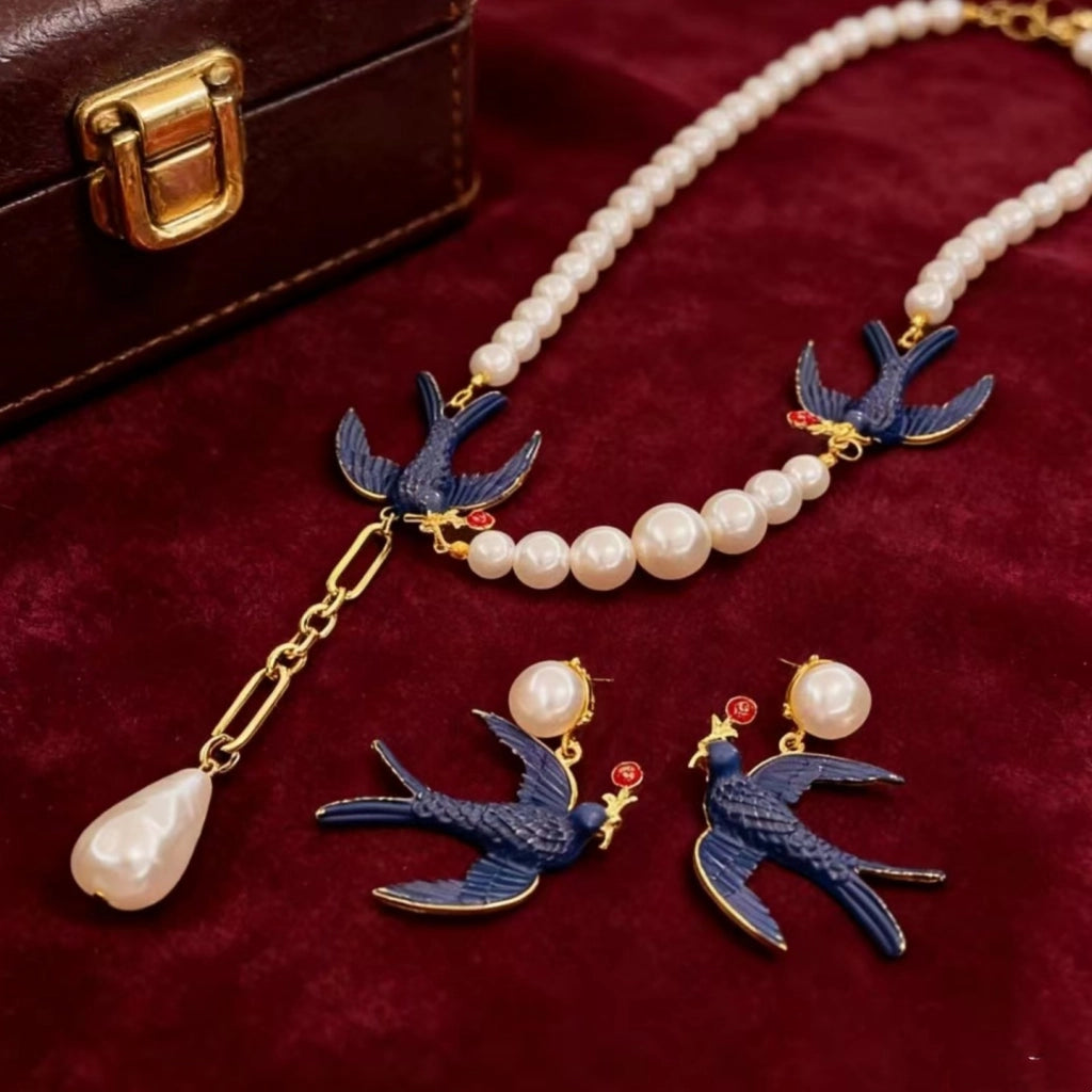 Collana con pendente di perle, catena per clavicola con perline a forma di rondine blu, set di orecchini vintage