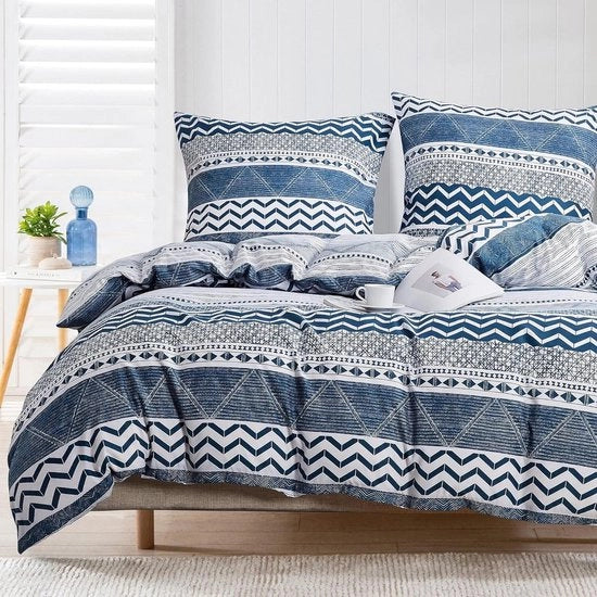Set di lenzuola a strisce geometriche 220 x 240 cm Blu Bianco - Set di federe - Microfibra soffice - Chiusura a righelli - 2 cuscini 80 x 80 lenzuola 240 x 220 cotone