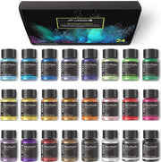 Polvere di Mica a Colori - 24 Colori x 10 g Polvere di Pigmento per Epoxy - Adatto per Vernice a Sapone, Trucco, Gloss Labiale, Ombretto, Bomboncini per Bagno, Creazione di Candele, Polvere di Resina a Colori