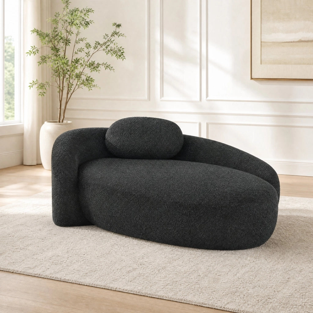 Divano minimalista in tessuto Teddy nero, compatto e confortevole