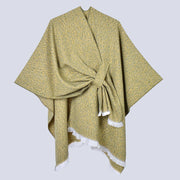 Mantella da donna con spacco diagonale e laccetti a pois color fango, con frange.