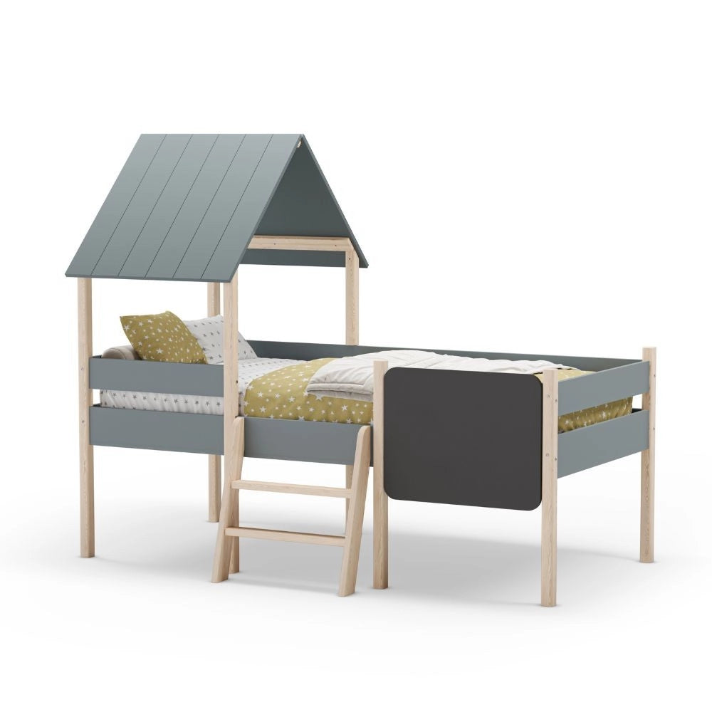 Letto rialzato a casetta Mint in legno massiccio verde cachi e pino con lavagnetta