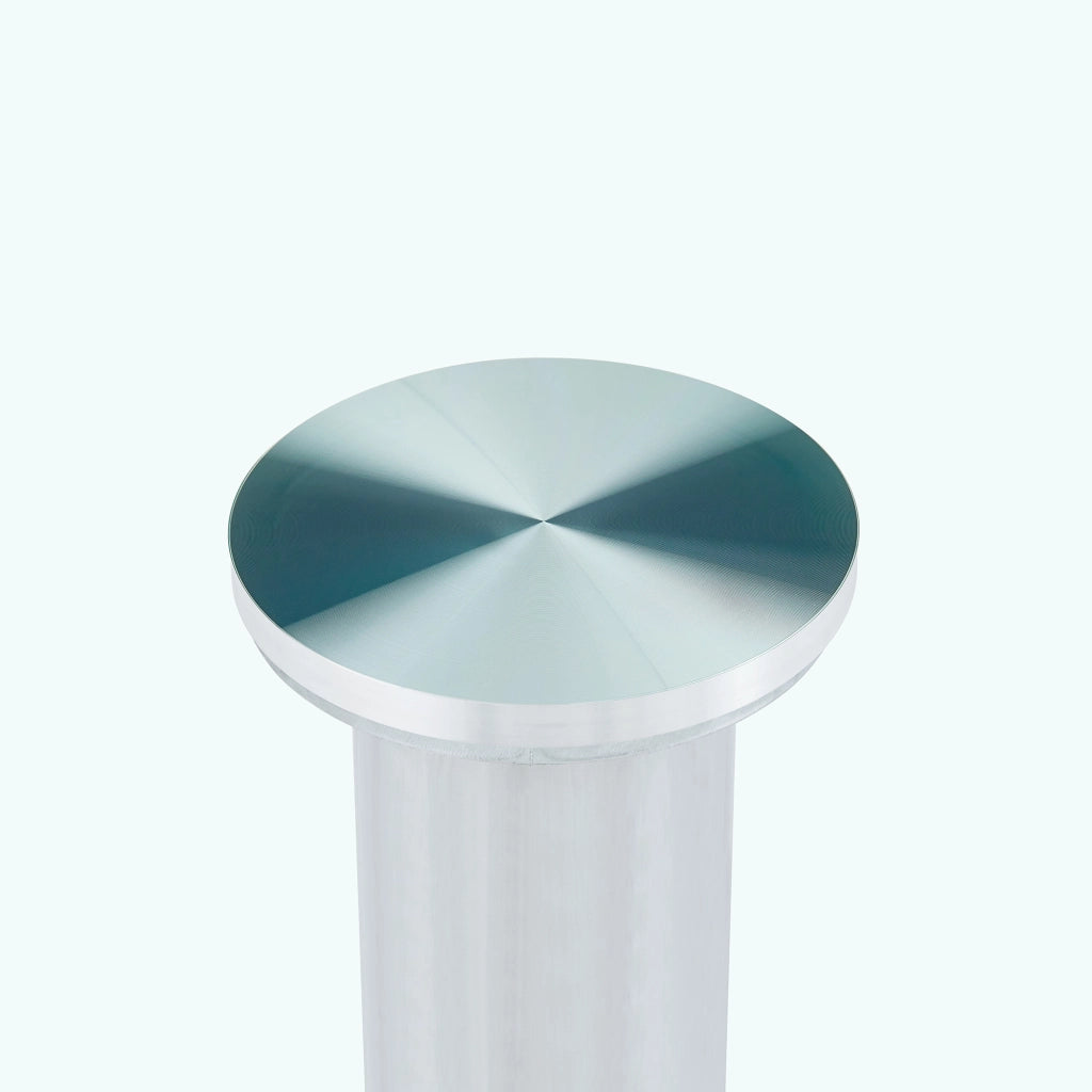 Tavolino basso rotondo con piano in vetro temperato e base in metallo, stile moderno, argento, 70 × 45 cm
