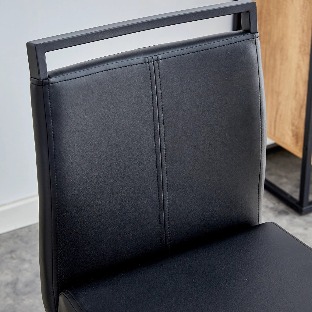 Coppia di sgabelli da bar con schienale e poggiapiedi, design moderno, in similpelle e metallo nero
