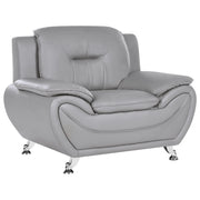 Poltrona in ecopelle vegana grigio con braccioli imbottiti, gambe in metallo argentato, facile da pulire, stile moderno e glamour per il soggiorno