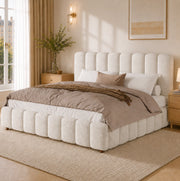 Letto matrimoniale imbottito 180x200 cm in bouclé bianco con rete a doghe