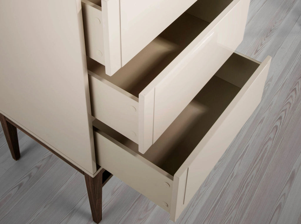 Chiffoniera in legno beige e noce