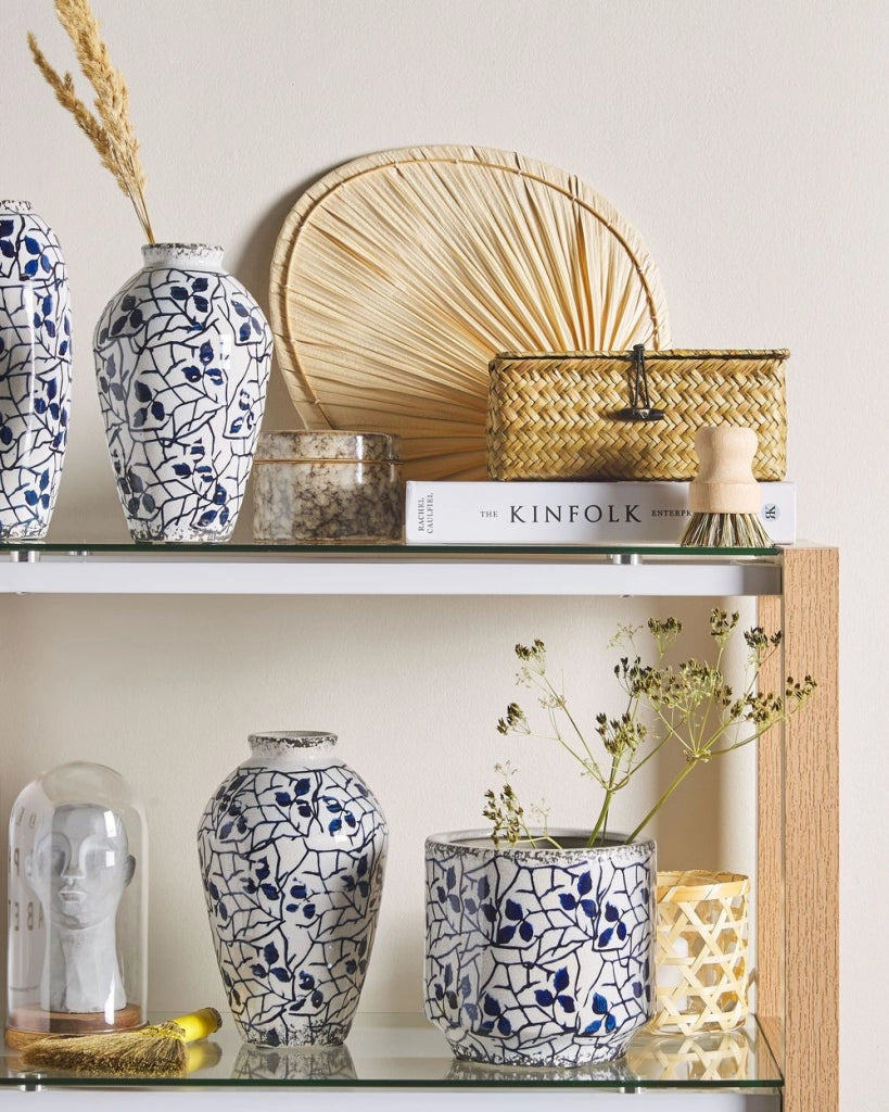 Vaso per fiori in gres porcellanato bianco e blu accessorio per la casa con motivo floreale 22 cm