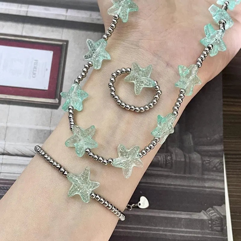 Set di gioielli boh¨¦mien fatti a mano con perline: bracciale, anello e collana.