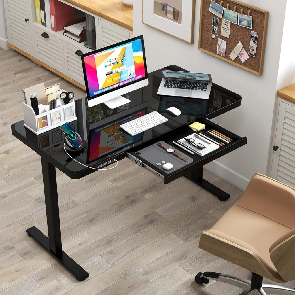 Scrivania elettrica per sedersi e stare in piedi, 120 x 60 cm, scrivania regolabile in altezza con cassetto, piano in vetro con scrittura, porta USB e tipo C, scrivania elettrica preimpostata