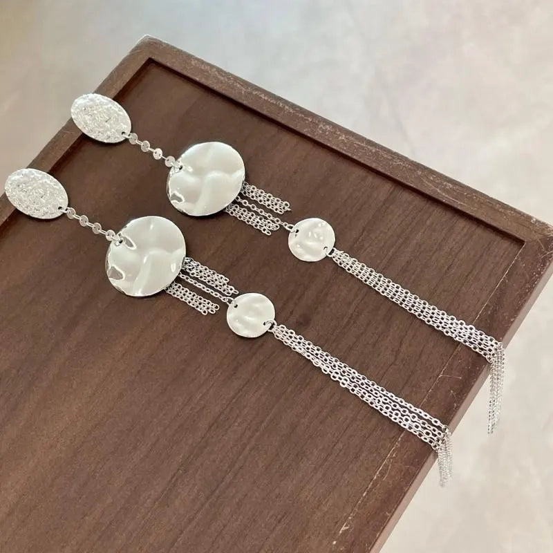 Set composto da collana e orecchini con nappe di perle, realizzati a mano: gioielli con perline e paillettes