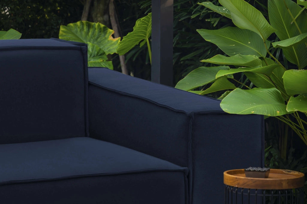 Poltrona Leonia, Poltrona da salotto, 100% Made in Italy, Poltroncina relax in tessuto imbottito, Cm 140x95h70, Blu
