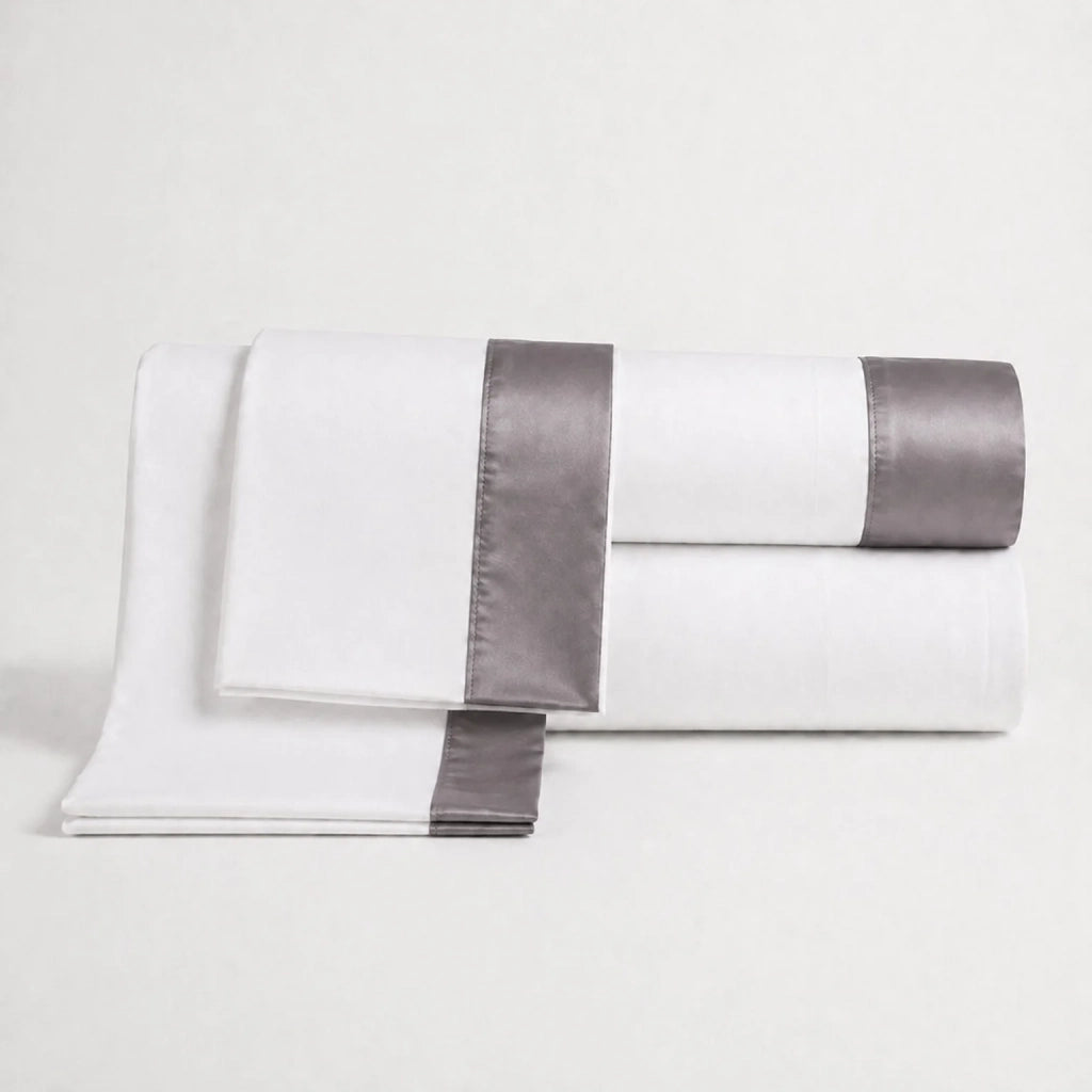 Set Lenzuola Letto Una Piazza e Mezza 100% Cotone | Lenzuolo Piano 190x295 cm, Lenzuolo con Angoli 130x200 cm e 1 Federa Coordinata | Lenzuola con Balza Decorativa in Raso Grigio Scuro