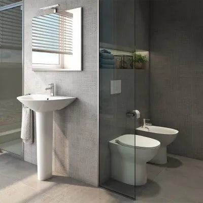 Wc filomuro Rimless serie Morning in ceramica bianco lucido