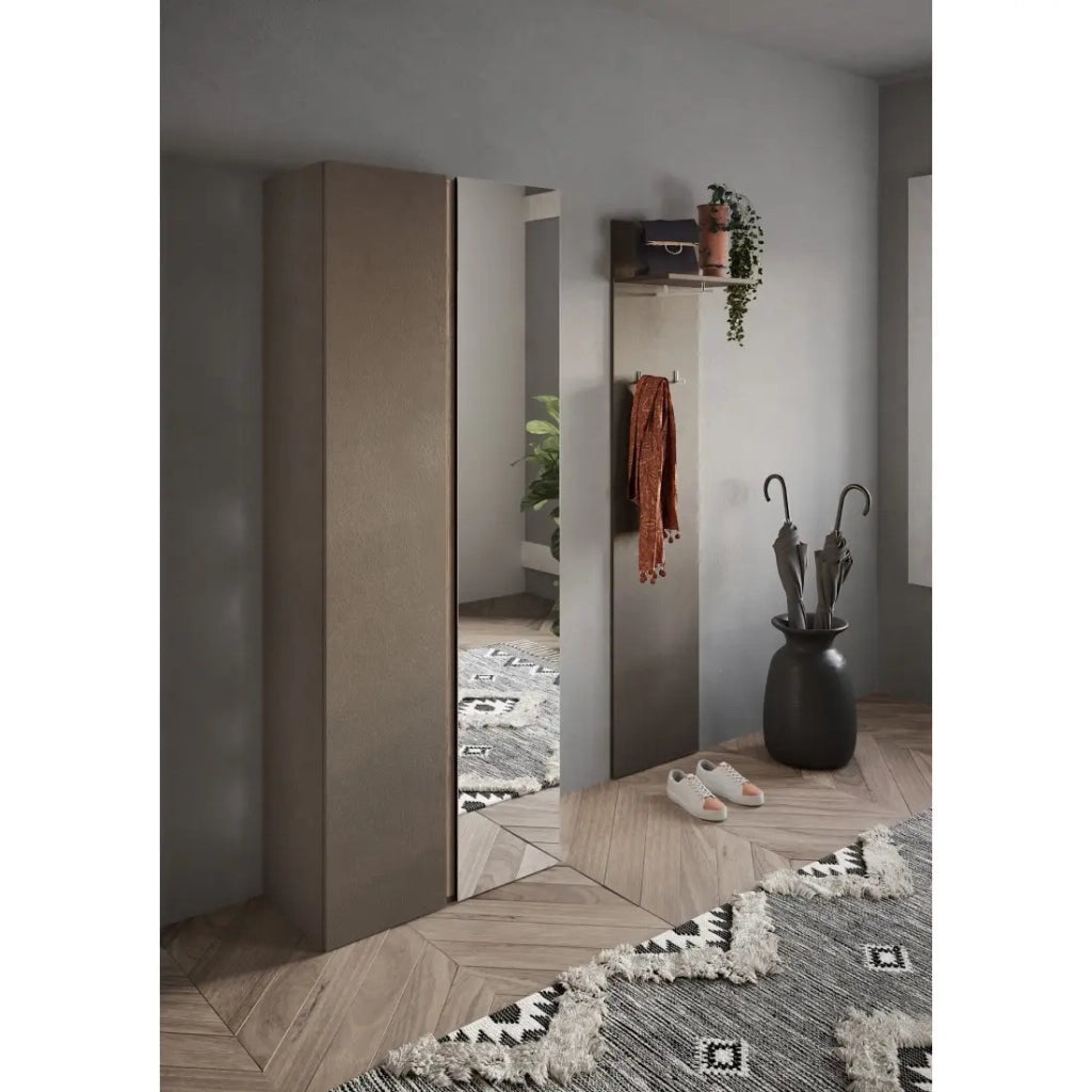 Armadio con 2 ante e 1 specchio con 8 ripiani regolabili, collezione KEY, colore marrone e rovere.