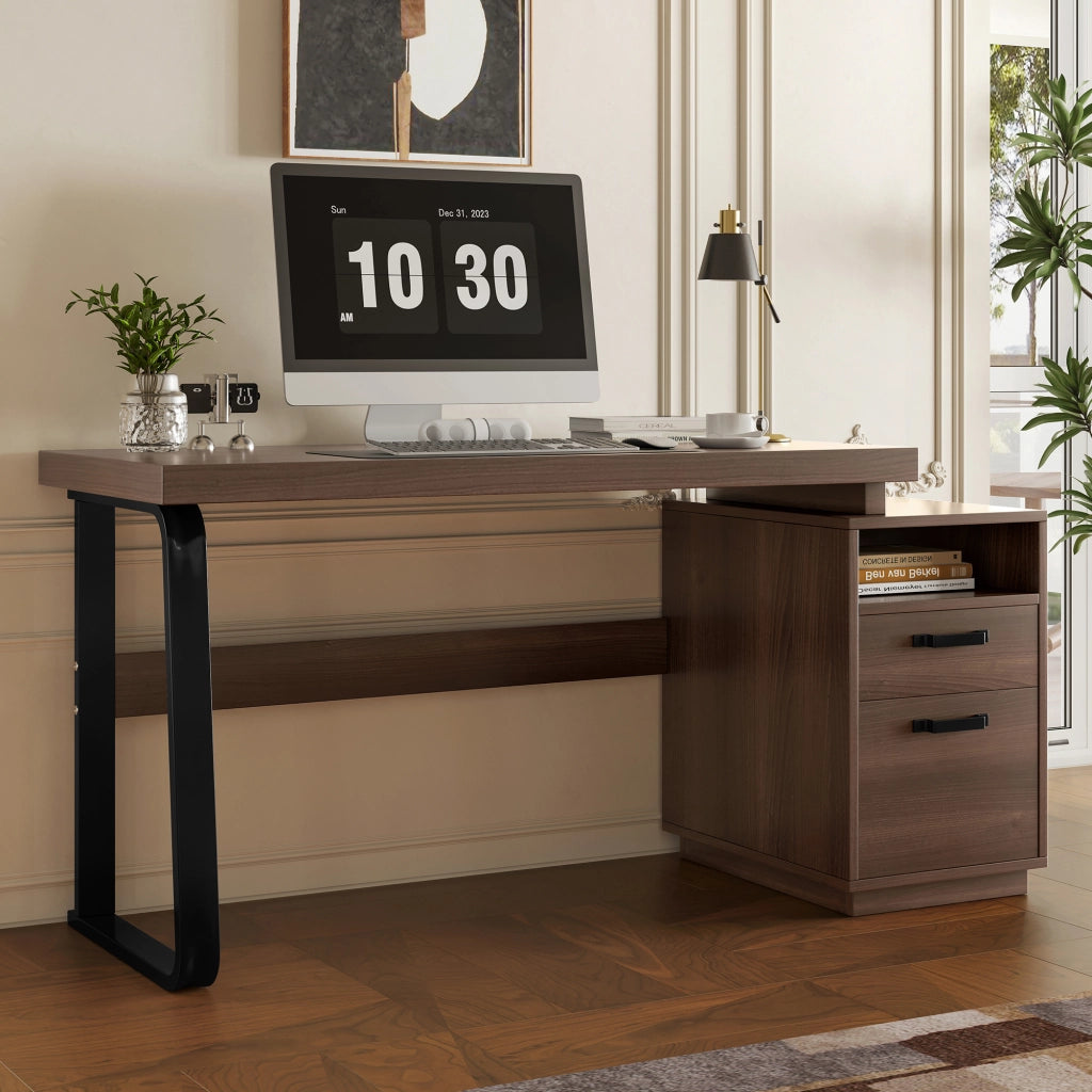 Scrivania moderna 135 x 54 cm con piano in MDF e struttura in metallo, finitura marrone, con vano aperto e cassetto silenzioso
