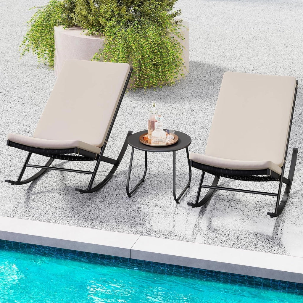 Set di Bistro 3 Pezzi, Sedie a Dondolo da Esterno in Rattan con Tavolino da Caffè, Set di Mobili da Conversazione per Veranda con Cuscini in Cotone per Giardino, Balcone, Bordo Piscina