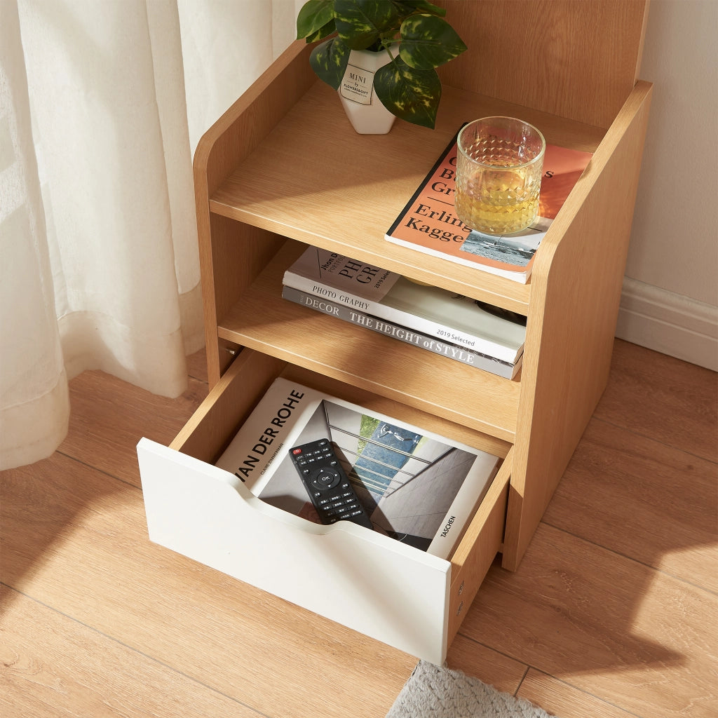 Comodino Bordkak con Cassetto Scomparto Aperto e 2 Ripiani 75 x 35 x 30 cm - Effetto Rovere / Bianco [en.casa]