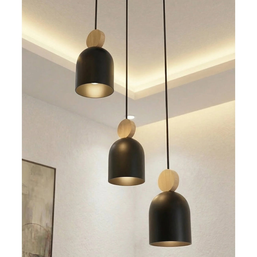 Lampada a sospensione Mesi in acciaio nero e legno naturale