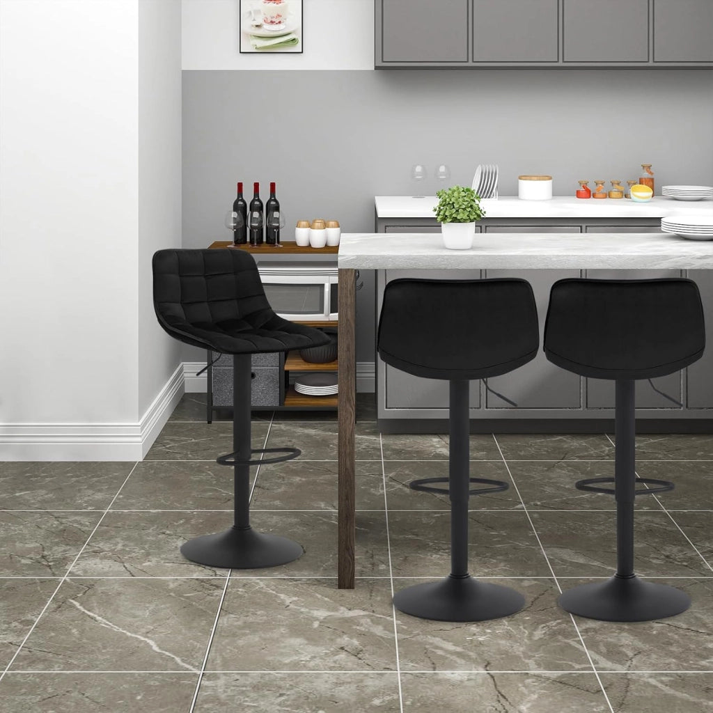 Set di 4 Sgabelli da Bar per Casa Moderni Sgabelli Cucina Girevoli con Poggiapiedi, in Velluto Nero, BH273sz-4