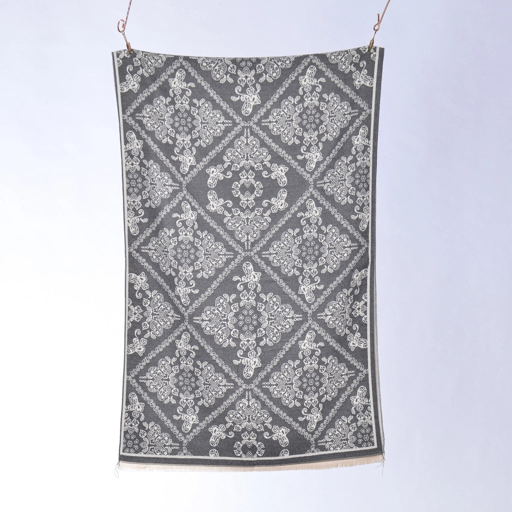 Sciarpa in cashmere da donna, da abbinare a foulard di grandi dimensioni per le feste serali.