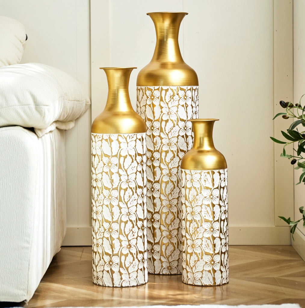 Set di 3 vasi da pavimento in metallo oro e bianco; altezze 50; 66 e 85 cm