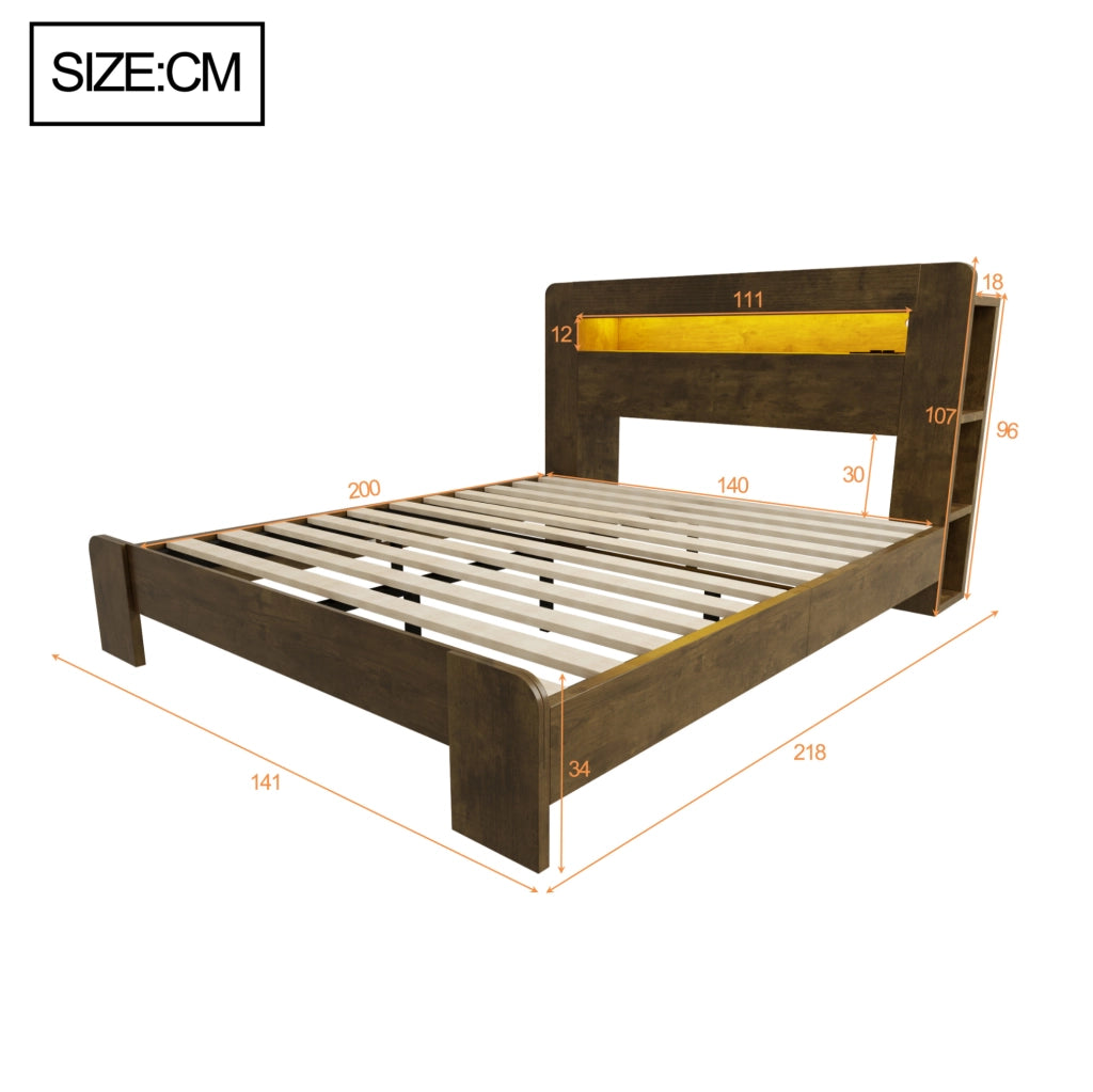 Letto 140x200 cm con testiera portaoggetti; LED e prese integrate in legno
