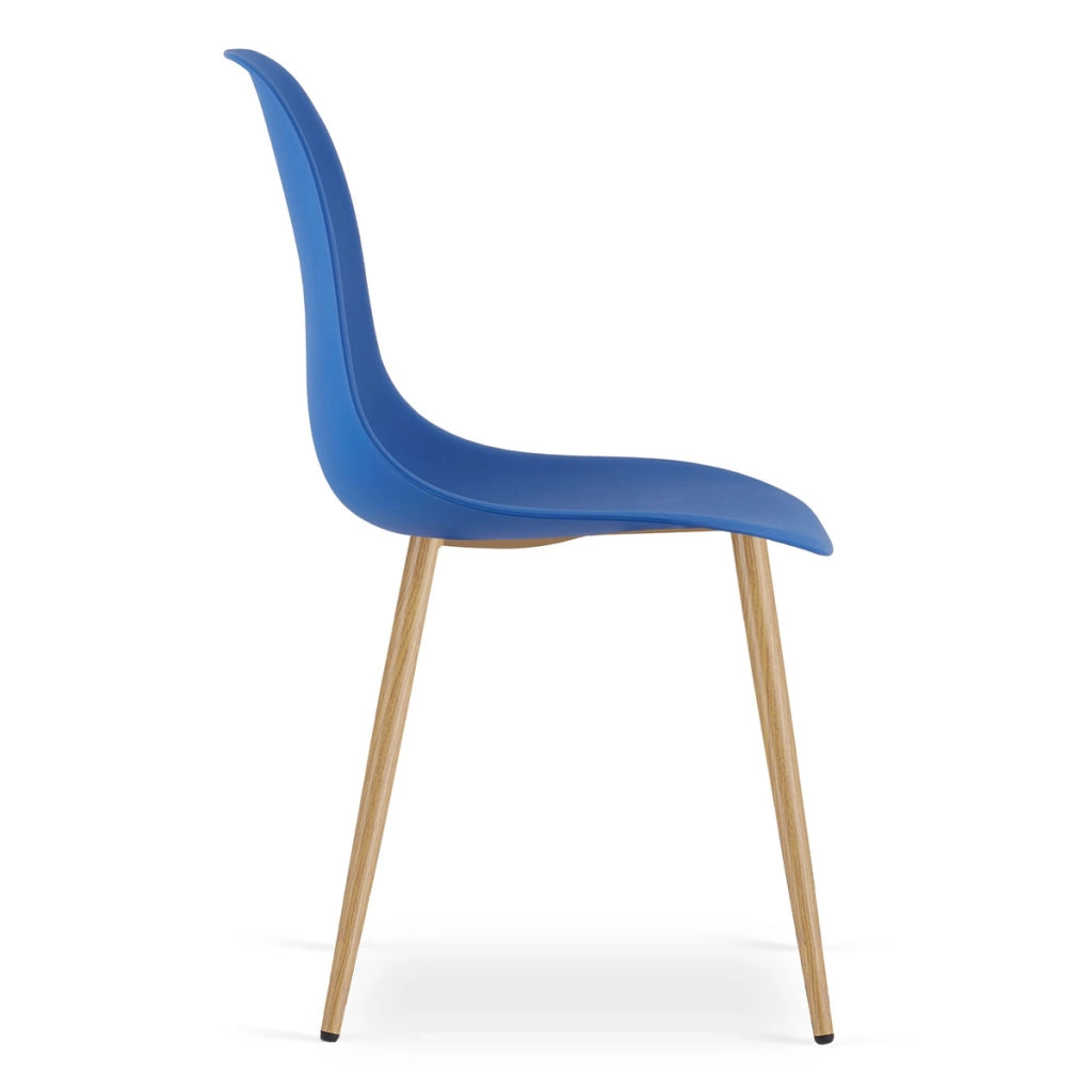 Sedia scandinava WAT blu con gambe effetto legno
