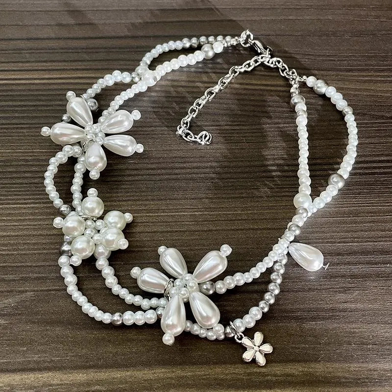 Collana con fiore di perle, petali decorati a mano, collana a doppio strato, regalo di Natale o compleanno.
