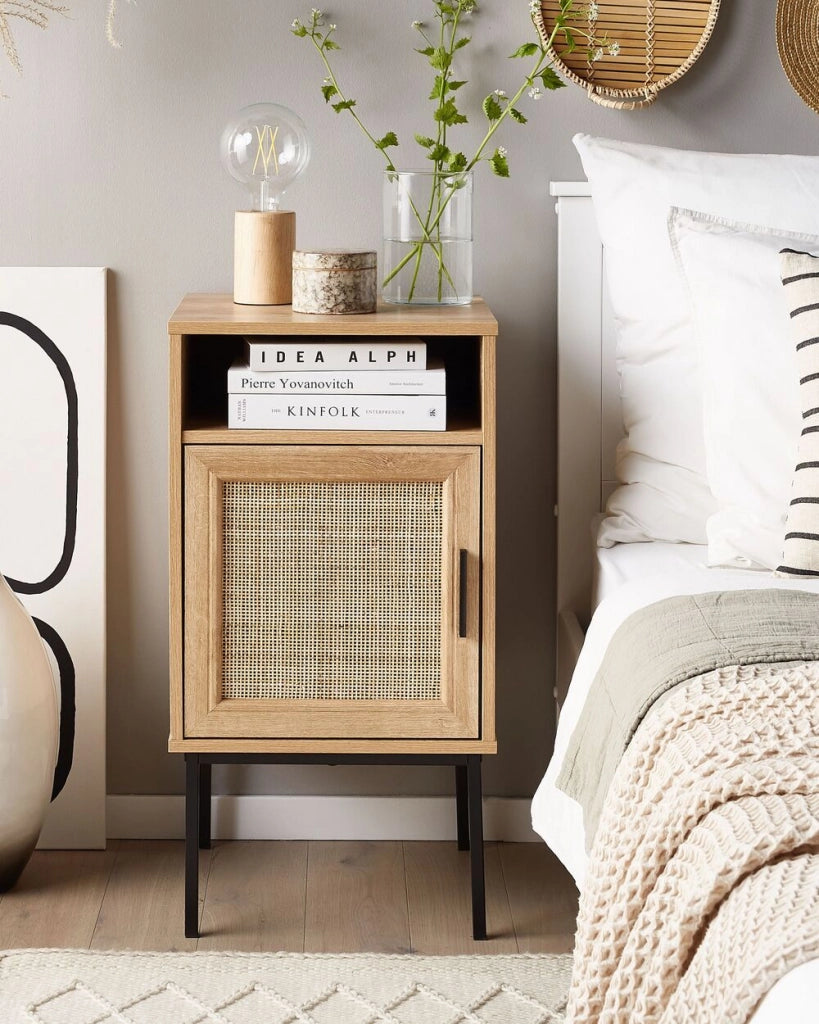 Comodino Moderno con Anta in Rattan Naturale 77 x 40 cm Legno Chiaro