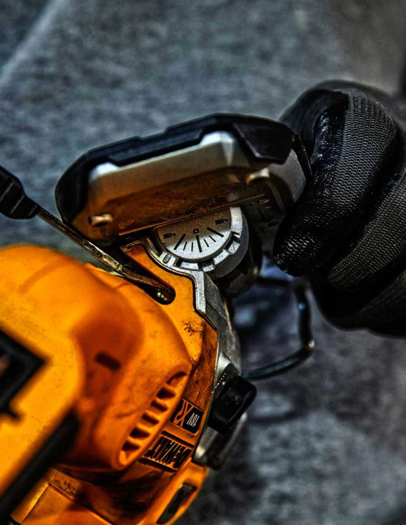 Seghetto Alternativo DeWALT DCS334M1T (1 x 4,0 Ah + DCB115 + TSTAK II)