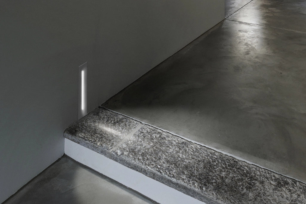 REQ Segnapasso Verticale LED 3,5W 3000K CRI90 IP40 - Faretto da incasso a parete Bianco per Cartongesso e Muratura - Rossini Illuminazione