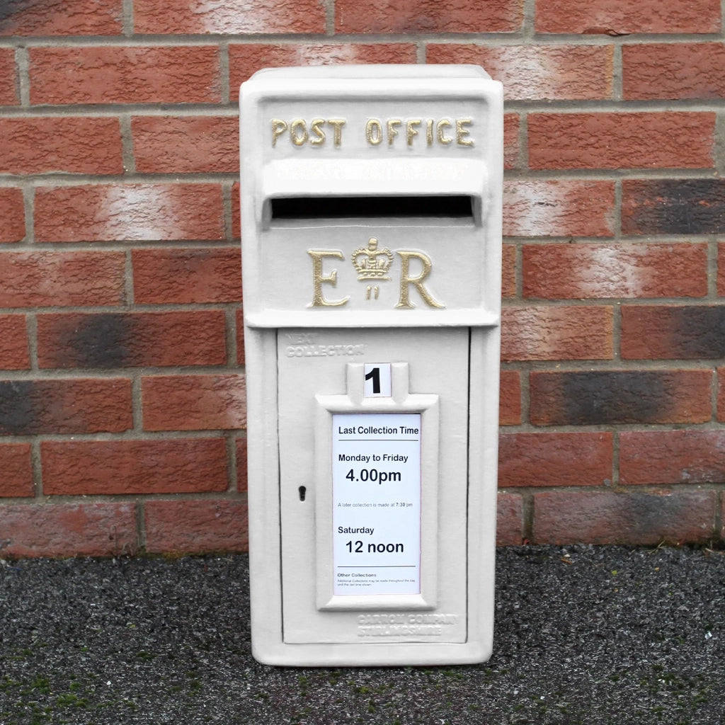 Cassetta Postale per le Lettere in Stile Britannico Inglese in Ghisa da Esterno Bocchetta Lettere Standard UK - con Piedistallo - Bianco