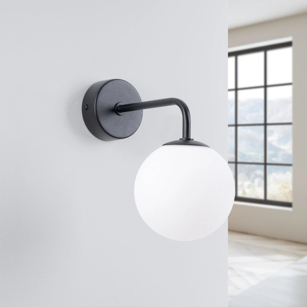 Applique nera metallo vetro sfera bianca G9 KOSMOS