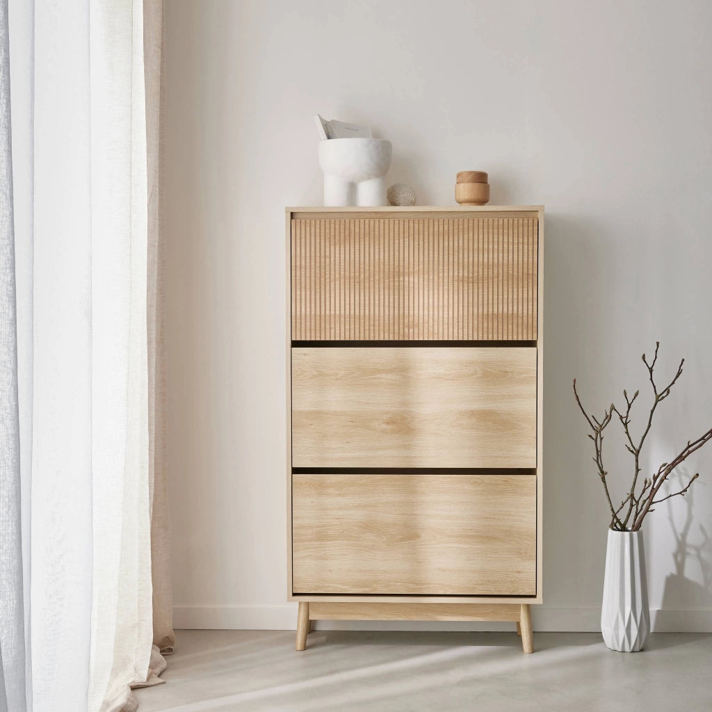 Scarpiera con decoro in legno naturale, 3 ante, marrone naturale