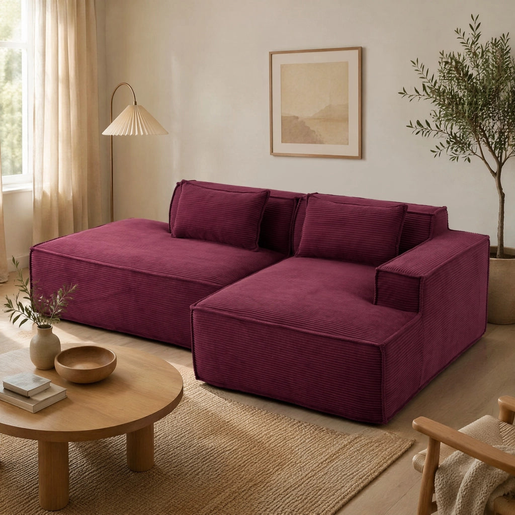 Divano dritto compatto con seduta elastica e due cuscini, rivestito in poliestere imbottito rosso, 235 cm