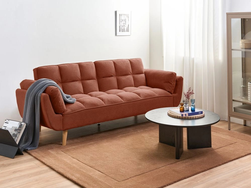 Divano Letto 3 Posti in Tessuto Arancione con Gambe in Legno Imbottitura in Schiuma Schienale Diviso e Imbottitura Biscuit Idrorepellente