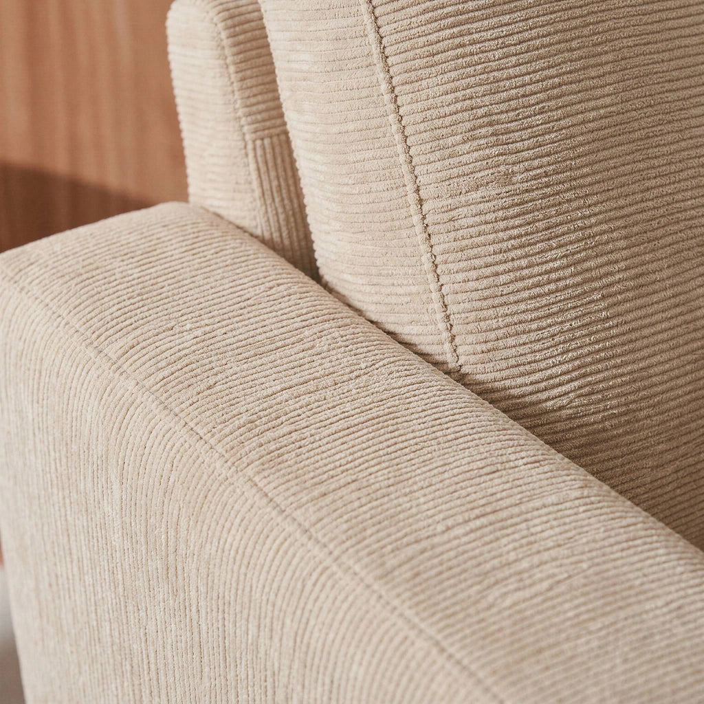 Poltrona in velluto a coste, gambe in metallo, beige