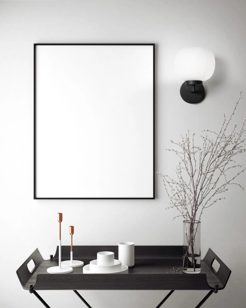 BOMBO APPLIQUE DA PARETE STRUTTURA NERA E DIFFUSORE BIANCO OPALE ATTACCO E27
