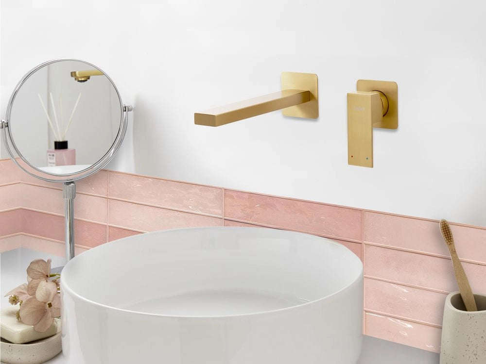 Rubinetto miscelatore a parete monocomando per lavabo in ottone con finitura oro