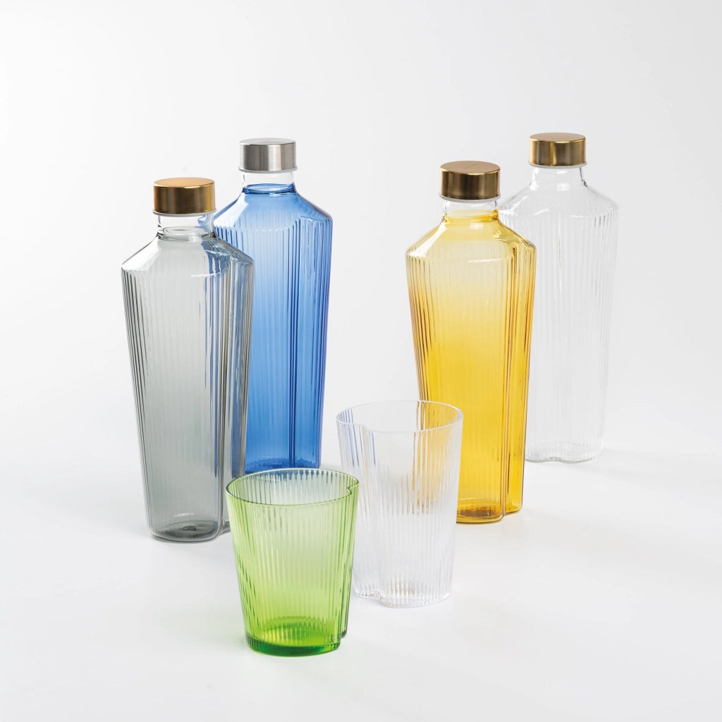 Handy Bottiglia in Vetro Borosilicato Trasparente con Decorazione a Solchi Verticali, Design Elegante per Tavola, Accessorio Versatile e Funzionale
