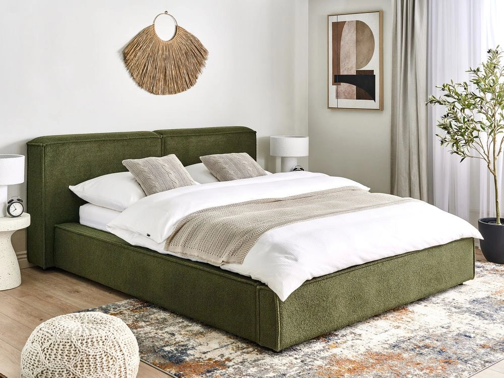 Letto King Size EU con rivestimento in bouclè verde e rete a doghe 160 x 200 cm con spessa testiera imbottita e pediera