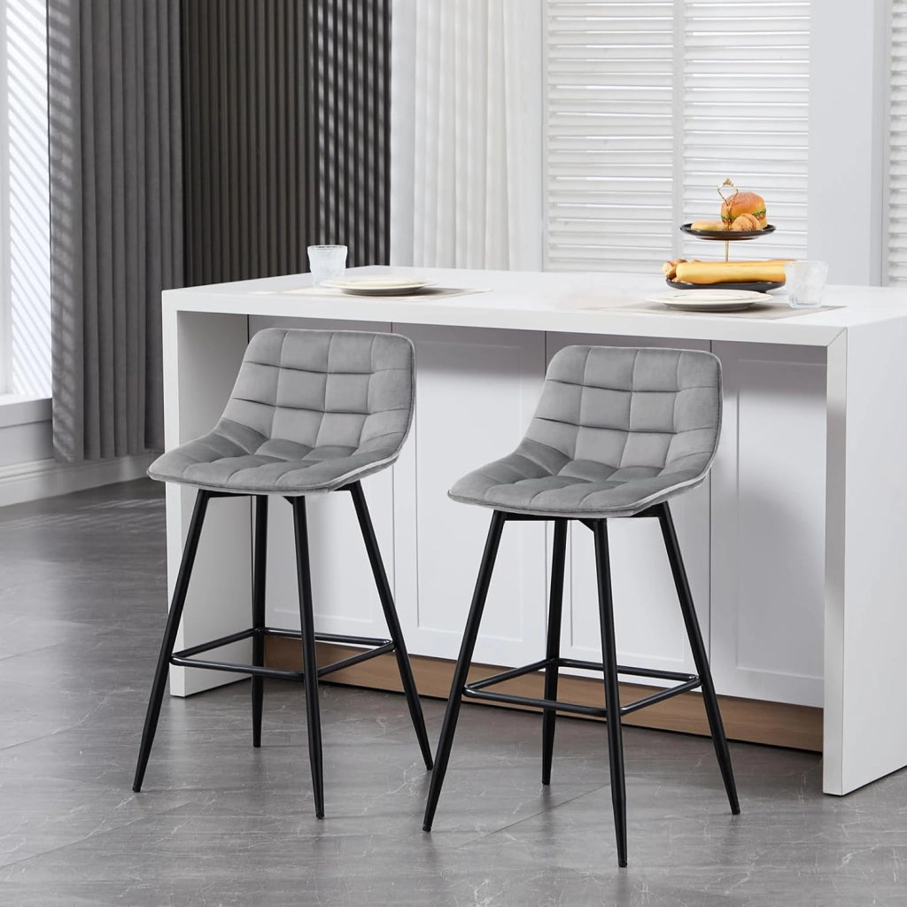Set di 6 Sgabelli da Bar Moderni Sedia da Cucina con Schienale Poggiapiedi Rivestimento in Velluto Grigio Chiaro, Gambe in Metallo BH143hgr-6