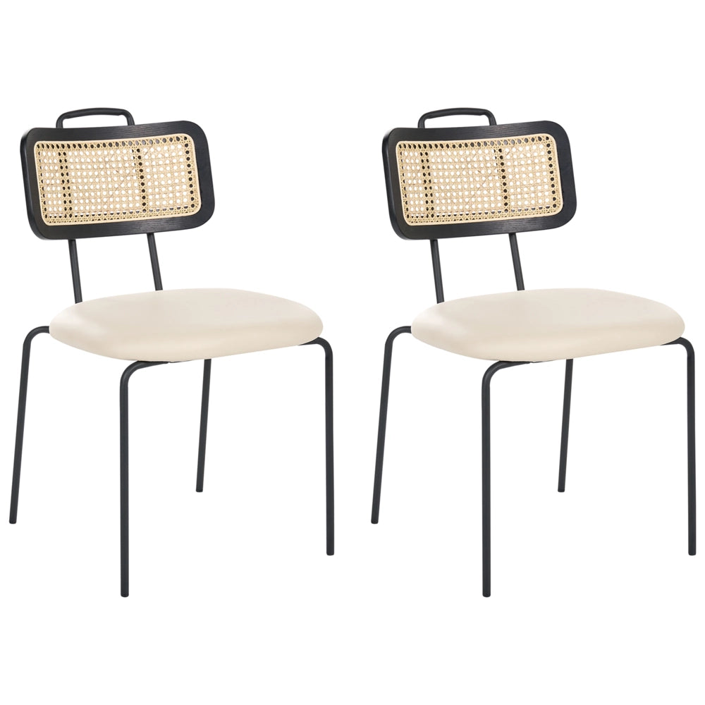 Set di 2 sedie da pranzo con seduta in ecopelle beige chiaro, schienale in rattan PE, gambe in ferro, senza braccioli, cappucci protettivi, design boho moderno