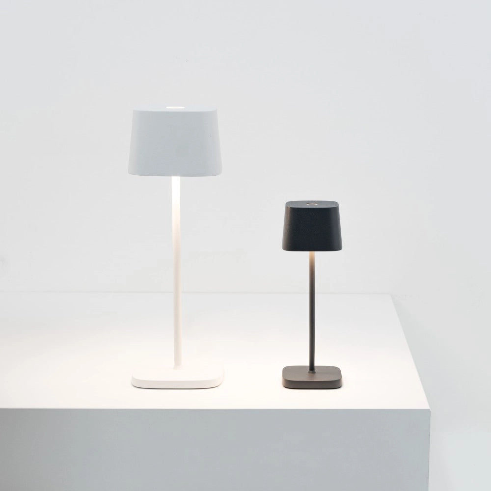 Zafferano Ofelia Pro Micro Lampada a led da tavolo Grigio scuro ricaricabile e dimmerabile
