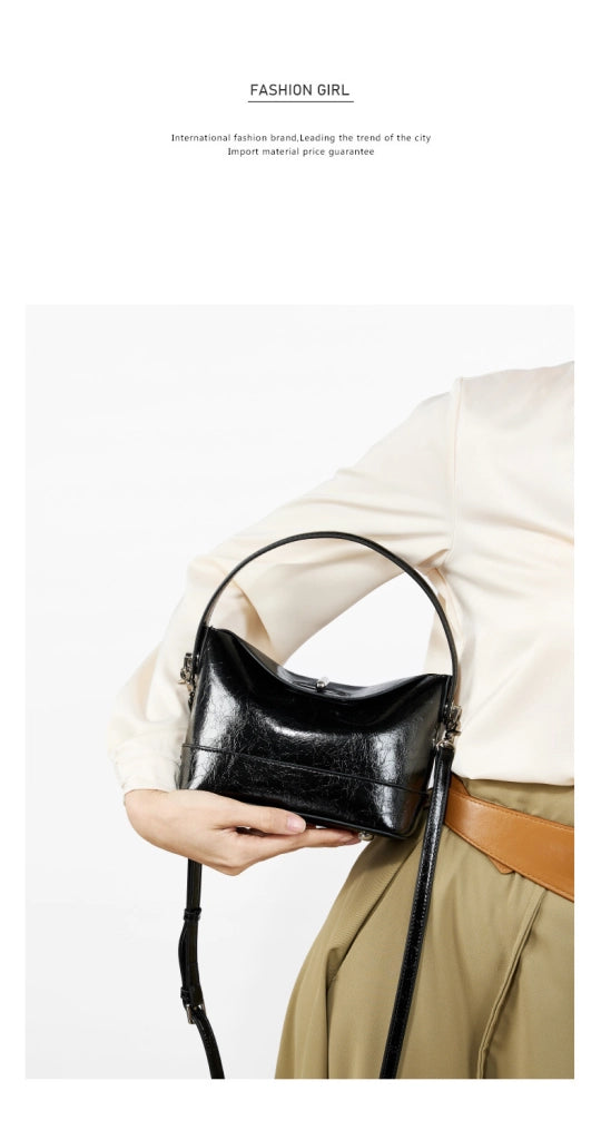 Borsa a mano e borsetta da donna in vera pelle, nera.