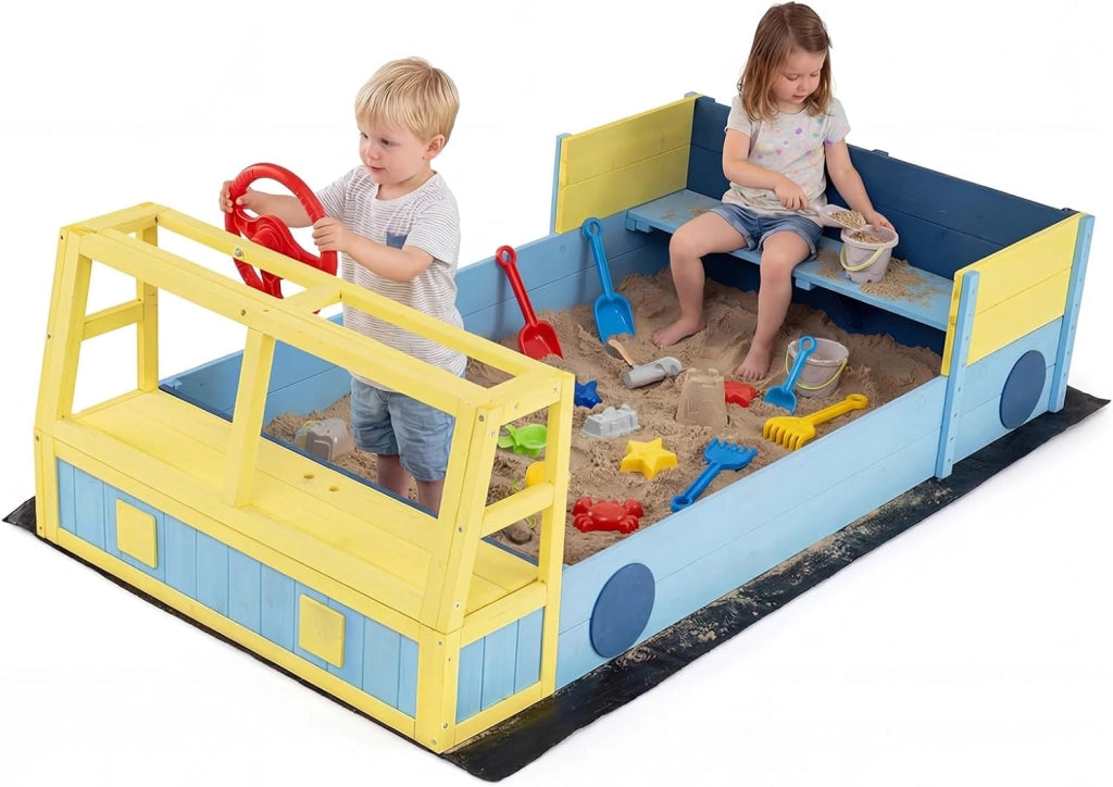 Sabbiera per Bambini in Legno, Gioco da Spiaggia a Forma di Autopompa con Panca, Volante Orientabile e Rivestimento, Sabbiera da Esterno per Giardino Cortile, 18+ Mesi