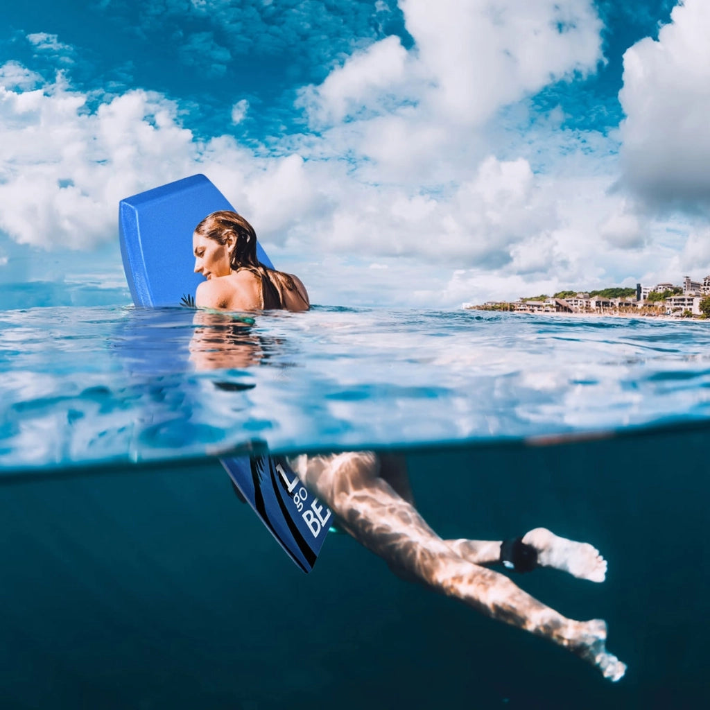 Bodyboard con centro in EPS superficie in XPE e base in HDPE, bodyboard 105 x 51 cm leggero con cordino per polso, Blu-Tavole da surf e accessori
